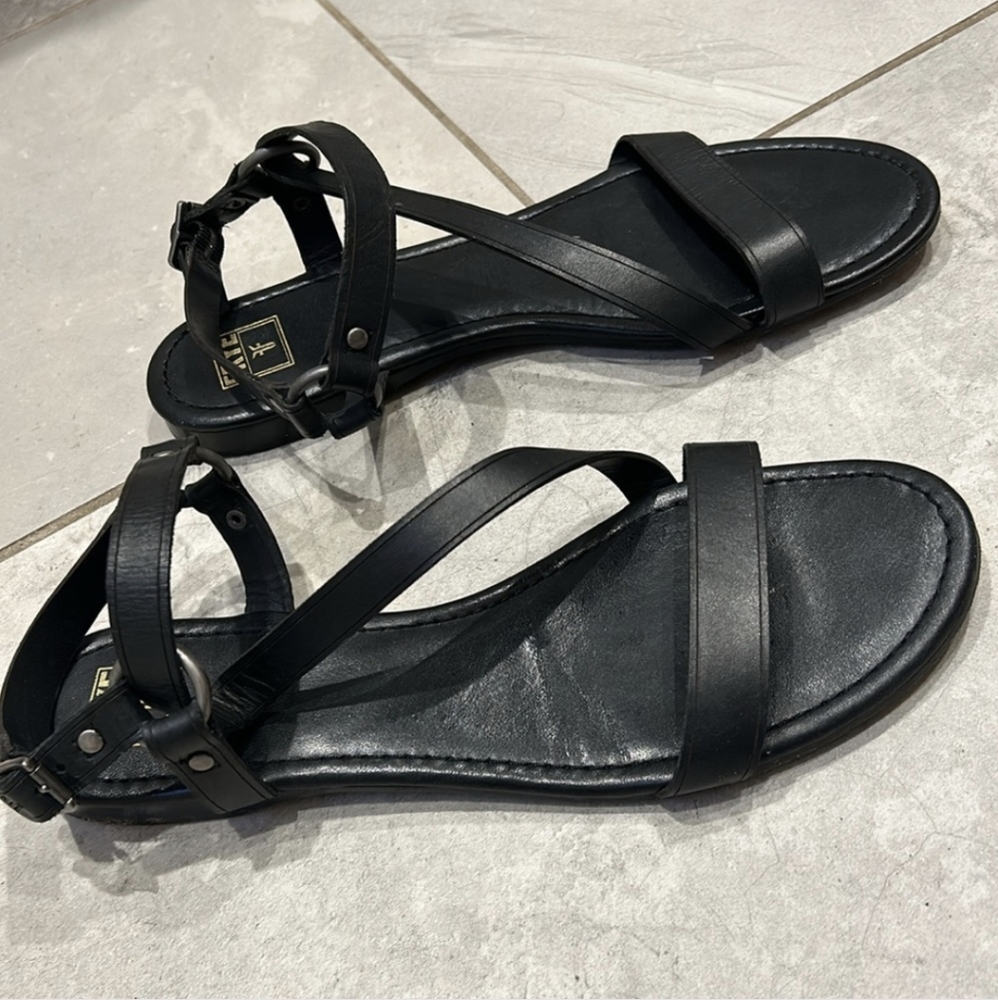 SOLD Frye Black Leather Harness Flat Sandals sz 10 - Picture 3 of 9